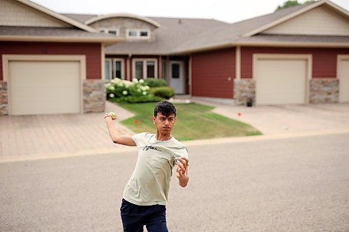 01082023
Milin Patel bowls a ball while practicing his cricket skills with friend Badal Patel at a home in Brandon&#x2019;s south end on Tuesday.  (Tim Smith/The Brandon Sun)