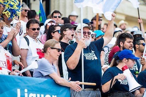 MIKAELA MACKENZIE / WINNIPEG FREE PRESS

MGEU members rally for higher wages at the Manitoba Legislature on Thursday, Aug. 3, 2023. For Malak Abas story.
Winnipeg Free Press 2023