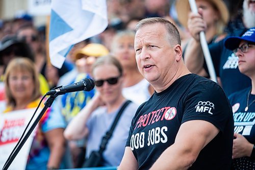 MIKAELA MACKENZIE / WINNIPEG FREE PRESS

Kevin Rebeck, Manitoba Federation of Labour president, speaks at a rally calling for higher wages at the Manitoba Legislature on Thursday, Aug. 3, 2023. For Malak Abas story.
Winnipeg Free Press 2023