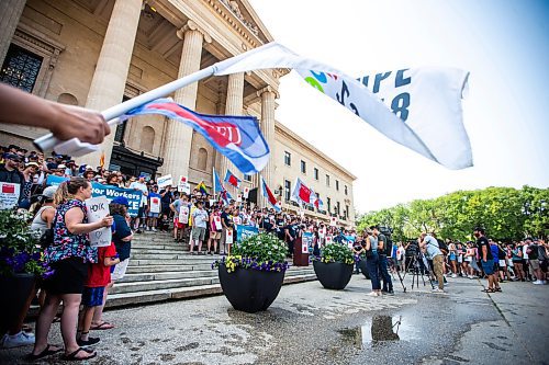 MIKAELA MACKENZIE / WINNIPEG FREE PRESS

MGEU members rally for higher wages at the Manitoba Legislature on Thursday, Aug. 3, 2023. For Malak Abas story.
Winnipeg Free Press 2023