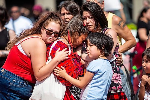 MIKAELA MACKENZIE / WINNIPEG FREE PRESS

Folks comfort each other at a round dance and march calling for the landfills to be searched at Portage and Main on Thursday, Aug. 3, 2023. For Tessa story.
Winnipeg Free Press 2023