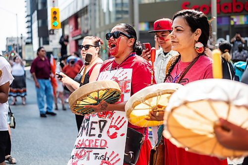 MIKAELA MACKENZIE / WINNIPEG FREE PRESS

A round dance and march calling for the landfills to be searched takes place at Portage and Main on Thursday, Aug. 3, 2023. For Tessa story.
Winnipeg Free Press 2023