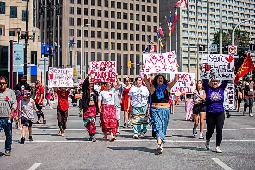 MIKAELA MACKENZIE / WINNIPEG FREE PRESS

Protestors calling for the landfills to be searched march from Portage and Main to the Legislature on Thursday, Aug. 3, 2023. For Tessa story.
Winnipeg Free Press 2023