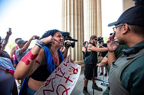 MIKAELA MACKENZIE / WINNIPEG FREE PRESS

Xandria Yuhaha confronts security at the legislature doors during a rally calling for the landfills to be searched on Thursday, Aug. 3, 2023. For Tessa story.
Winnipeg Free Press 2023