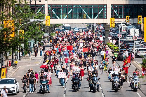 MIKAELA MACKENZIE / WINNIPEG FREE PRESS

Protestors calling for the landfills to be searched march from Portage and Main to the Legislature on Thursday, Aug. 3, 2023. For Tessa story.
Winnipeg Free Press 2023