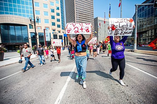 MIKAELA MACKENZIE / WINNIPEG FREE PRESS

Protestors calling for the landfills to be searched march from Portage and Main to the Legislature on Thursday, Aug. 3, 2023. For Tessa story.
Winnipeg Free Press 2023