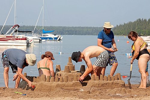 03082023
Murray Potter, Sam Pringle, Griffin Pringle, Ben Potter and Amber Hancock work together to build a large sandcastle along the shore of Clear Lake in Wasagaming on a hot Thursday. 
(Tim Smith/The Brandon Sun)