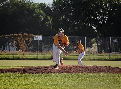 JESSICA LEE / WINNIPEG FREE PRESS

St. James A&#x2019;s pitcher Easton Grieve throws the ball during the second game of Elmwood Giants vs. St. James A&#x2019;s at Elmwood Field on July 29, 2022.

Reporter: Gavin Axelrod