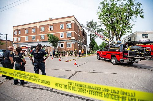 MIKAELA MACKENZIE / WINNIPEG FREE PRESS

Crews on the scene of a fire at 737 Sargent Avenue on Friday, Aug. 4, 2023. For &#x460;story.
Winnipeg Free Press 2023