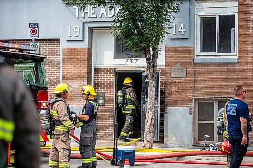 MIKAELA MACKENZIE / WINNIPEG FREE PRESS

Crews on the scene of a fire at 737 Sargent Avenue on Friday, Aug. 4, 2023. For &#x460;story.
Winnipeg Free Press 2023