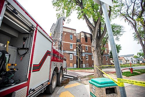 MIKAELA MACKENZIE / WINNIPEG FREE PRESS

Crews on the scene of a fire at 737 Sargent Avenue on Friday, Aug. 4, 2023. For &#x460;story.
Winnipeg Free Press 2023