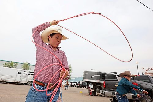 04082023
Parker Udahl of Alberta practices his roping skills during the Canadian High School Finals Rodeo at the Keystone Centre in Brandon on Friday. The rodeo continues today. Udahl is competing in the team roping event. 
(Tim Smith/The Brandon Sun)