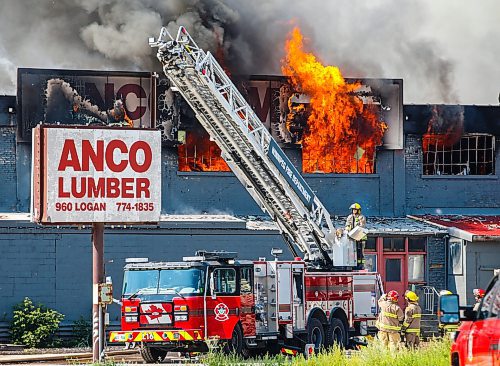 JOHN WOODS / WINNIPEG FREE PRESS
Firefighters were called to fight a fire early Sunday morning at Anco Lumber at 960 Logan in Winnipeg, Sunday, August 6, 2023. 

Reporter: cierra
