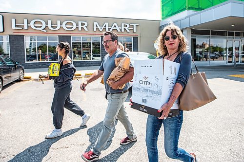 MIKAELA MACKENZIE / WINNIPEG FREE PRESS

Cena Murphy (left), Scott Irving, and Kim Irving walk out of the Grant Park Liquor Mart (with alcohol purchased for a trip to the cabin) on Tuesday, Aug. 8, 2023. For Malak Abas story.
Winnipeg Free Press 2023