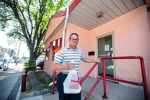 MIKAELA MACKENZIE / WINNIPEG FREE PRESS

Shaun Jeffrey, head of the Manitoba Restaurant and Foodservices Association, at Mitzi&#x573; Chicken Finger Restaurant downtown on Friday, June 30, 2023. For Gabby Piche story.
Winnipeg Free Press 2023.