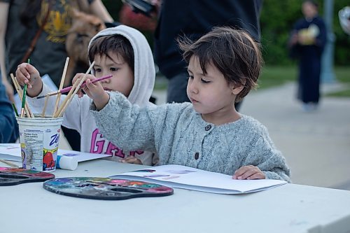 Mike Thiessen / Winnipeg Free Press 
Sisters Coco (left) and Lulu Kolomiyets paint lanterns at the Lanterns for Peace event at the Legislative building. For Tessa Adamski. 230809 &#x2013; Wednesday, August 9, 2023