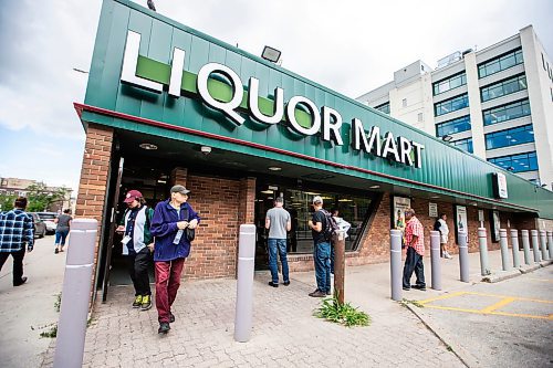 MIKAELA MACKENZIE / WINNIPEG FREE PRESS

The Liquor Mart at Ellice and Hargrave (one of the few left open in the city during an employee strike) bustles with customers on Wednesday, Aug. 9, 2023. For Cierra story.
Winnipeg Free Press 2023.