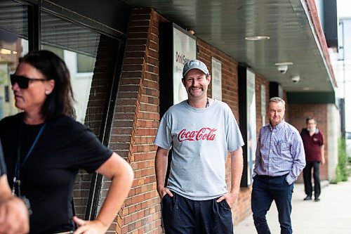 MIKAELA MACKENZIE / WINNIPEG FREE PRESS

George Dawe stands in line at the Liquor Mart at Ellice and Hargrave (one of the few left open in the city during an employee strike) on Wednesday, Aug. 9, 2023. For Cierra story.
Winnipeg Free Press 2023.