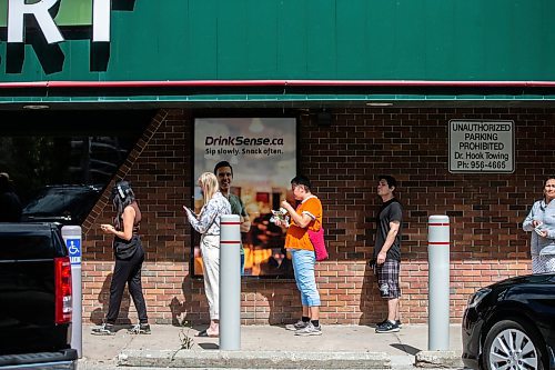 MIKAELA MACKENZIE / WINNIPEG FREE PRESS

A lineup at the Liquor Mart at Ellice and Hargrave (one of the few left open in the city during an employee strike) at opening time on Wednesday, Aug. 9, 2023. For Cierra story.
Winnipeg Free Press 2023.