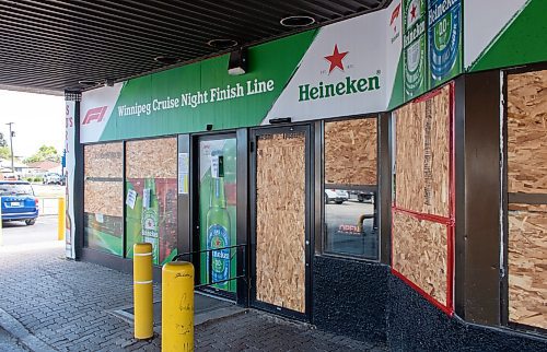 Mike Thiessen / Winnipeg Free Press 
The beer store at the Four Crowns Inn on McPhillips Street had its windows smashed at some point over the last couple days. 230809 &#x2013; Wednesday, August 9, 2023