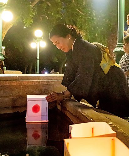 Mike Thiessen / Winnipeg Free Press 
Junko Bailey, of the Japanese Cultural Association of Manitoba, launches a lantern into the Legislative building&#x2019;s south fountain at the Lanterns for Peace event. For Tessa Adamski. 230809 &#x2013; Wednesday, August 9, 2023