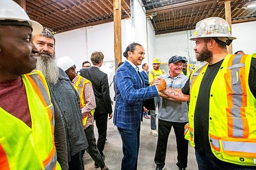 MIKAELA MACKENZIE / WINNIPEG FREE PRESS

NDP leader Wab Kinew shakes hands with labourers union member Kyley Parker after making an announcement about support for trade unions and promised changes to apprenticeships at the Manitoba Building Trades Institute on Thursday, Aug. 10, 2023. For Carol Sanders story.
Winnipeg Free Press 2023.