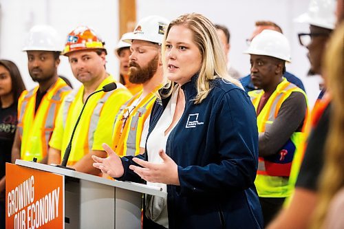 MIKAELA MACKENZIE / WINNIPEG FREE PRESS

Director of Manitoba Building Trades Tanya Palson speaks at an NDP announcement about support for trade unions and promised changes to apprenticeships at the Manitoba Building Trades Institute on Thursday, Aug. 10, 2023. For Carol Sanders story.
Winnipeg Free Press 2023.