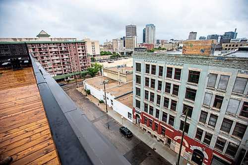 MIKAELA MACKENZIE / WINNIPEG FREE PRESS

The rooftop deck at the Paulin Street Lofts on Friday, Aug. 11, 2023. For Josh real estate story.
Winnipeg Free Press 2023.