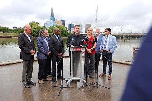RUTH BONNEVILLE / WINNIPEG FREE PRESS

local - liberal presser

Dougald Lamont, Manitoba Liberal Party Leader and Manitoba Liberal Candidates  make a platform announcement on creating a local bank for small business people, at the Tach&#xe9; Public Docks Friday. 



August 11th,  2023

