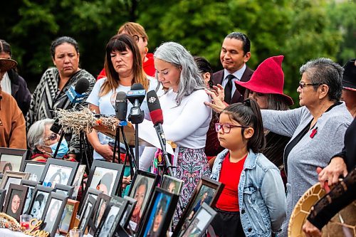 MIKAELA MACKENZIE / WINNIPEG FREE PRESS

Nahanni Fontaine, NDP spokesperson for MMIWG2S, becomes emotional while making a campaign announcement with NDP leader Wab Kinew and MMIWG2S family members on Friday, Aug. 11, 2023. For Carol story.
Winnipeg Free Press 2023.