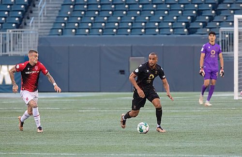 Mike Thiessen / Winnipeg Free Press 
Valour FC defender Abdoulaye Samak&#xe9; during the team&#x2019;s match against Cavalry FC on Friday. For Joshua Sam-Frey. 230811 &#x2013; Friday, August 11, 2023