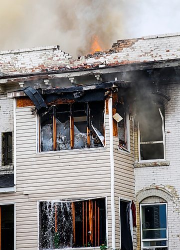 JOHN WOODS / WINNIPEG FREE PRESS
Fire fighters were called to a fire in a building on Mountain at Aikins in Winnipeg, Sunday, August 13, 2023. 

Reporter: gabby
