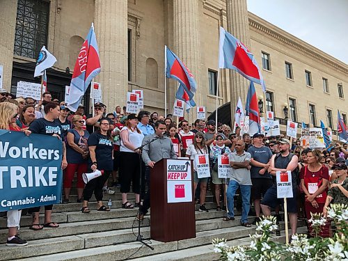 Ruth Bonneville / Winnipeg Free Press
Manitoba Government and General Employees’ Union president Kyle Ross speaking at a rally at the legislature Tuesday, Aug. 15, 2023.