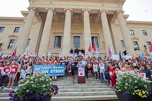 RUTH BONNEVILLE / WINNIPEG FREE PRESS

LOCAL - liquor strike

Striking MGEU members and supporters rally at the Manitoba Legislature as MGEU President, Kyle Ross speaks to the crowd over the lunch hour Tuesday. 

 

August 15th,  2023


