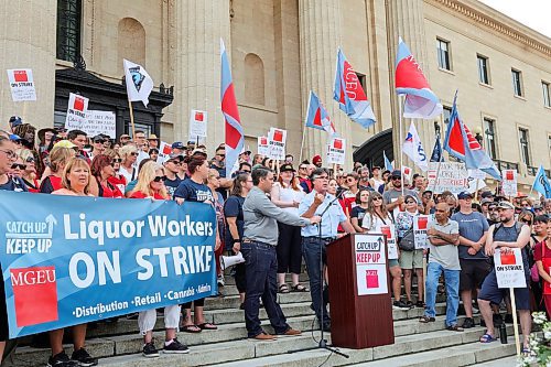 RUTH BONNEVILLE / WINNIPEG FREE PRESS

LOCAL - liquor strike

Striking MGEU members and supporters rally at the Manitoba Legislature as MGEU President, Kyle Ross and 
NUPGE President, Bert Bert Blundon, speaks to the crowd over the lunch hour Tuesday. 

 
August 15th,  2023


