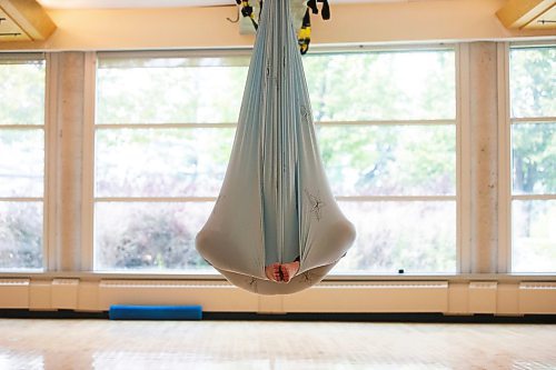 MIKAELA MACKENZIE / WINNIPEG FREE PRESS

Lori Orchard leads Jen Zoratti in an anti-gravity workout, which uses suspended hammocks for an arial-style workout, at the Wellness Institute on Tuesday, Aug. 15, 2023. For Jen story.
Winnipeg Free Press 2023