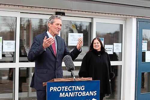 Brandon Sun 13012021

Manitoba Premier Brian Pallister and Health Minister Heather Stefanson take turns addressing the media after a tour of the  COVID-19 immunization super-site at the Keystone Centre on Wednesday. (Tim Smith/The Brandon Sun)