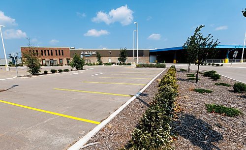 MIKE DEAL / WINNIPEG FREE PRESS
The Amazon Distribution Centre Winnipeg West at 11 Plymouth Street is now closed.
See Martin Cash story
230817 - Thursday, August 17, 2023.