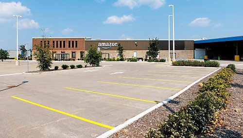 MIKE DEAL / WINNIPEG FREE PRESS
The Amazon Distribution Centre Winnipeg West at 11 Plymouth Street is now closed.
See Martin Cash story
230817 - Thursday, August 17, 2023.