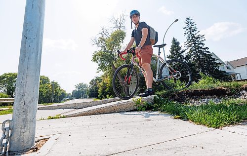 MIKE DEAL / WINNIPEG FREE PRESS
Evan Krosney commutes with his bike everyday and has to contend with this dangerous part of the bike path that joins up with Hallet Street in Point Douglas.
See Joyanne Pursaga story
230817 - Thursday, August 17, 2023.