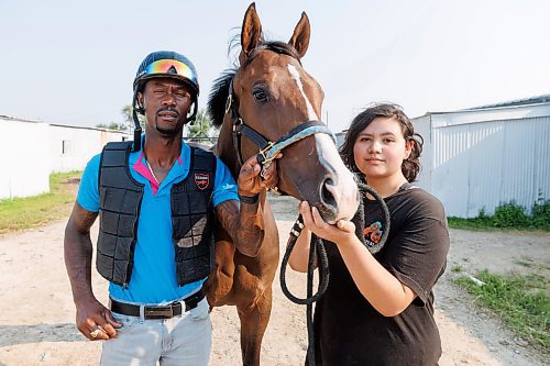 MIKE DEAL / WINNIPEG FREE PRESS
Devon Gittens (left) with his horse, Justlemmeatem, and groomer, Skyla Blanchard (right), at the Assiniboia Downs Friday morning.
See George Williams story
230818 - Friday, August 18, 2023.