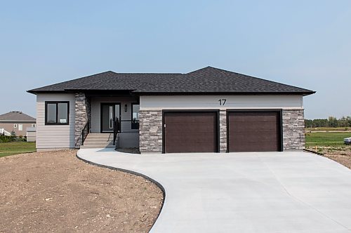 Mike Thiessen / Winnipeg Free Press 
Many homes are listed in Stonewall&#x2019;s Quarry Ridge Park development. For Joshua Sam-Frey. 230818 &#x2013; Friday, August 18, 2023
