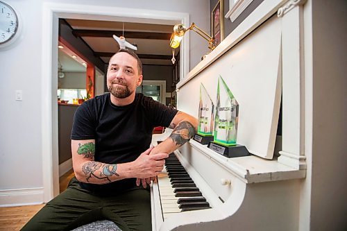 MIKAELA MACKENZIE / WINNIPEG FREE PRESS

Rusty Robot, a local music producer and musician who has decided to forego his music work this fall to volunteer with Climate Action Manitoba, at his home on Aug. 15, 2023. For Ben Waldman story.
Winnipeg Free Press 2023