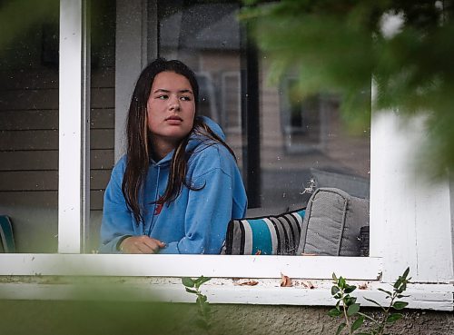 JOHN WOODS / WINNIPEG FREE PRESS
Abby Nevitt, an fire evacuee from Yellowknife, is photographed at a family friend&#x2019;s home in Winnipeg, Monday, August  21, 2023. Nevitt is hopeful that she will be able to return home soon.

Reporter: Abas