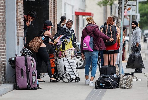 JOHN WOODS / WINNIPEG FREE PRESS
People are evicted from 743 Sargent Ave. in Winnipeg, Monday, August  21, 2023. 

Reporter: ?