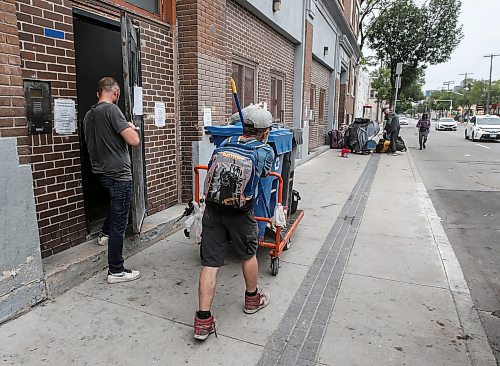 JOHN WOODS / WINNIPEG FREE PRESS
Thomas Williams, a resident, moves his belongings as locks are changed and people are evicted from 743 Sargent Ave. in Winnipeg, Monday, August  21, 2023. 

Reporter: ?