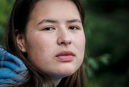 JOHN WOODS / WINNIPEG FREE PRESS
Abby Nevitt, an fire evacuee from Yellowknife, is photographed at a family friend&#x2019;s home in Winnipeg, Monday, August  21, 2023. Nevitt is hopeful that she will be able to return home soon.

Reporter: Abas