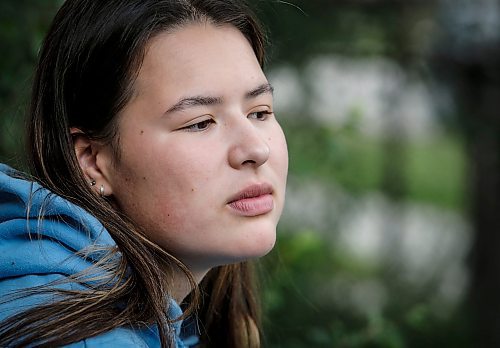 JOHN WOODS / WINNIPEG FREE PRESS
Abby Nevitt, an fire evacuee from Yellowknife, is photographed at a family friend&#x2019;s home in Winnipeg, Monday, August  21, 2023. Nevitt is hopeful that she will be able to return home soon.

Reporter: Abas