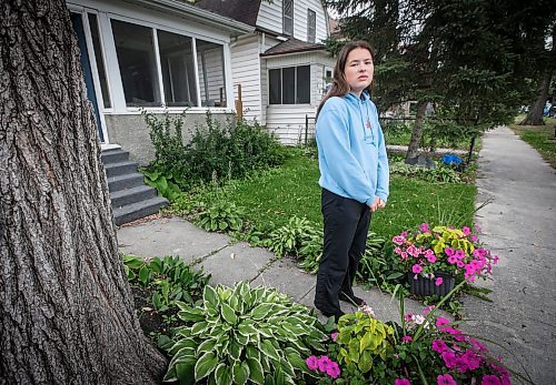 JOHN WOODS / WINNIPEG FREE PRESS
Abby Nevitt, an fire evacuee from Yellowknife, is photographed at a family friend&#x2019;s home in Winnipeg, Monday, August  21, 2023. Nevitt is hopeful that she will be able to return home soon.

Reporter: Abas