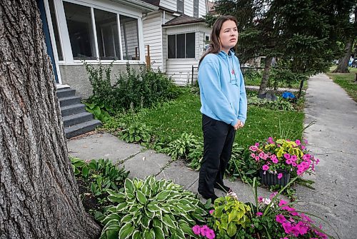 JOHN WOODS / WINNIPEG FREE PRESS
Abby Nevitt, an fire evacuee from Yellowknife, is photographed at a family friend&#x2019;s home in Winnipeg, Monday, August  21, 2023. Nevitt is hopeful that she will be able to return home soon.

Reporter: Abas